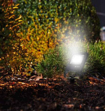 choosing-the-right-outdoor-lighting-types-and-techniques-8